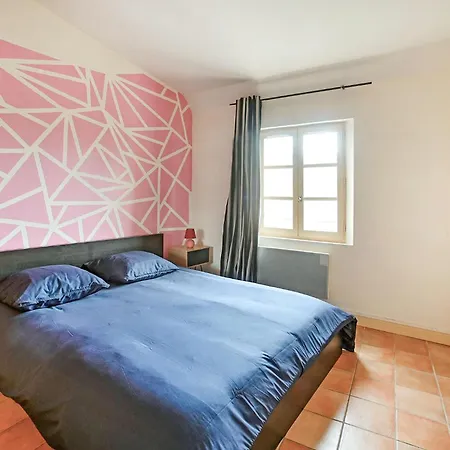 2 Bedroom Lovely In *