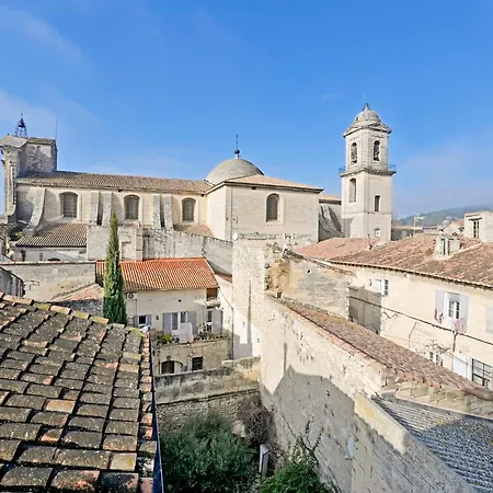 Appartamento 2 Bedroom Lovely In Beaucaire (Gard)